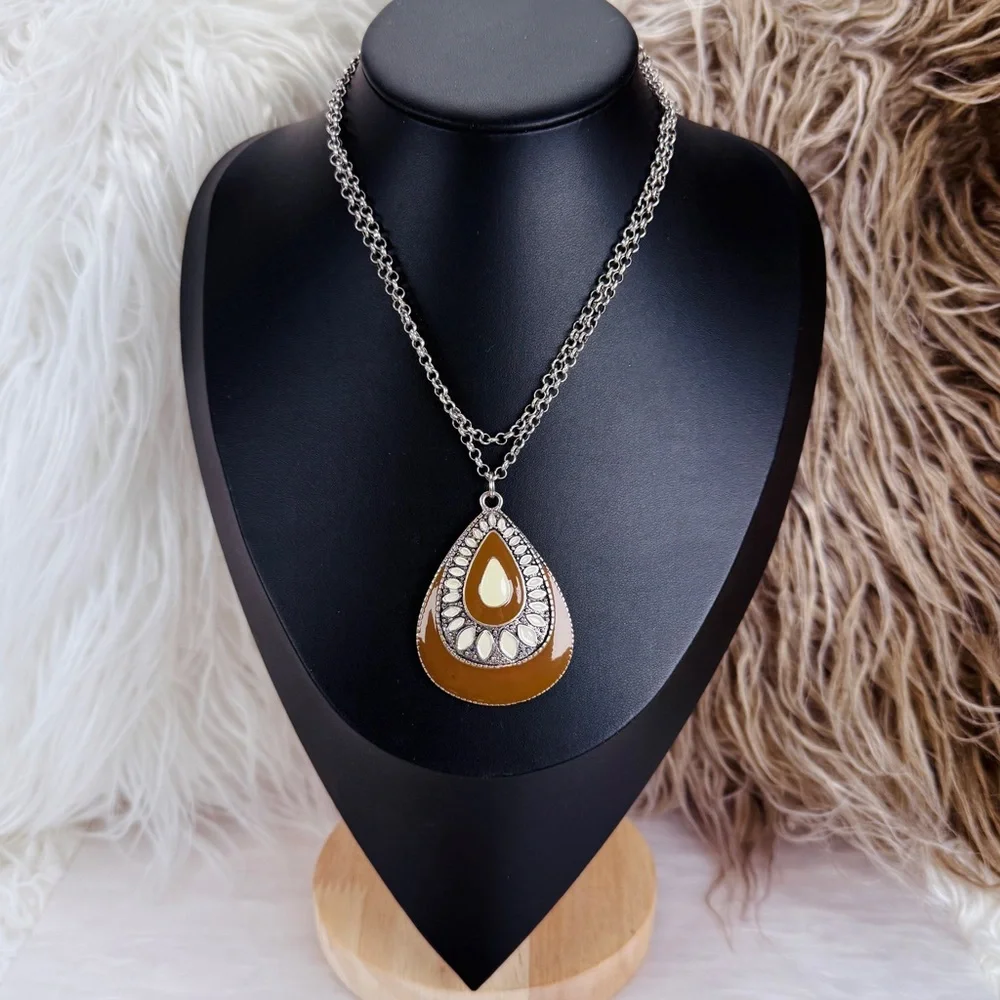 Aged Silvertone cream and taupe accent pendant necklace